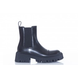 BALENCIAGA WOMEN'S TRACTOR 20MM BOOT IN BLACK 