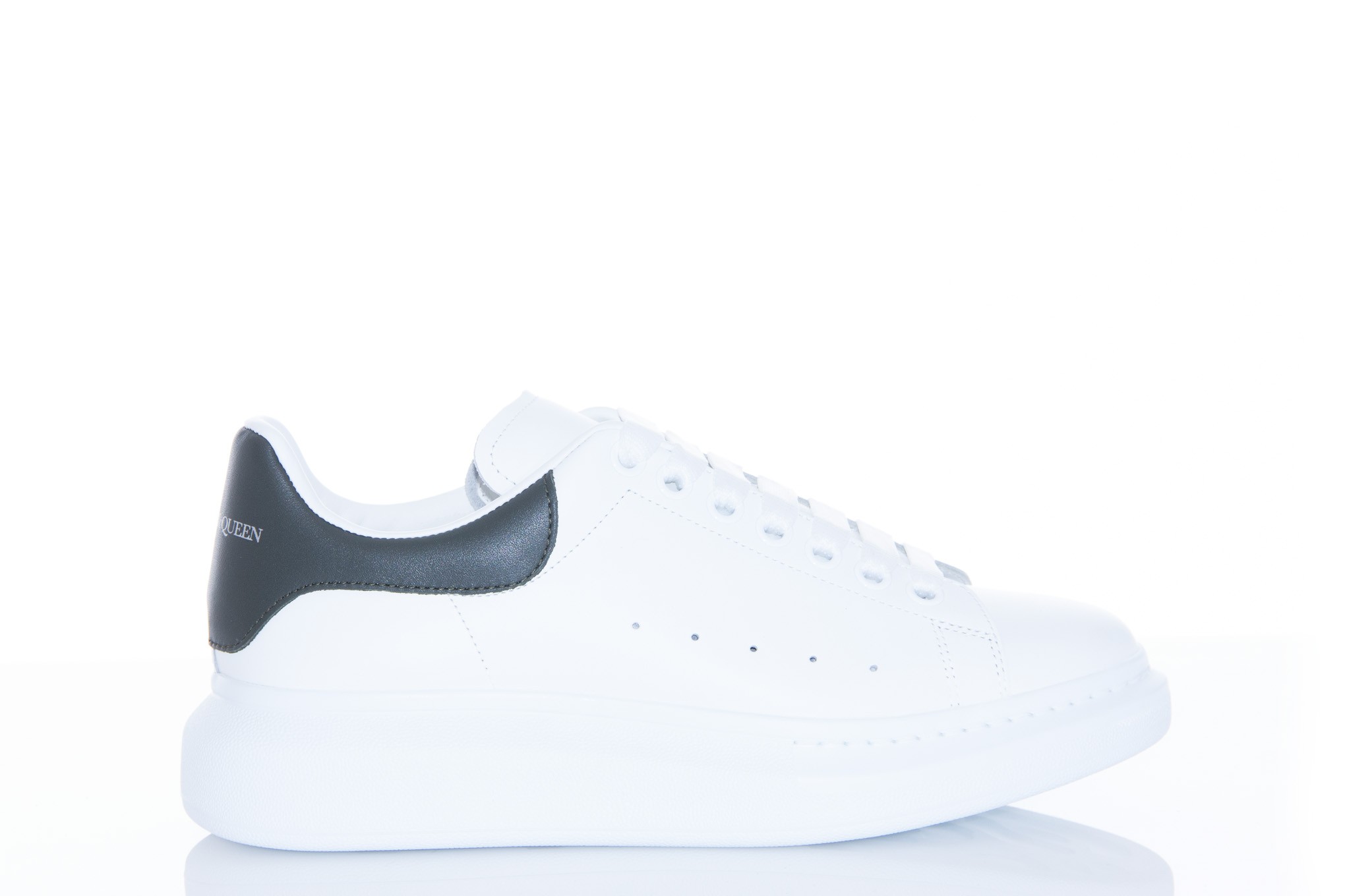 ALEXANDER MCQUEEN MEN'S OVERSIZED SNEAKER