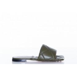 BOTTEGA VENETA RUBBER LIDO FLAT SANDAL