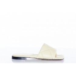 BOTTEGA VENETA RUBBER LIDO FLAT SANDAL